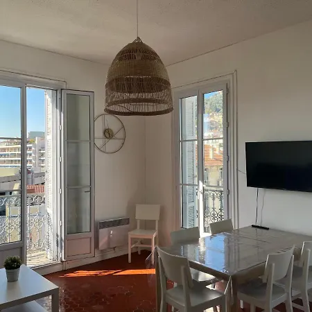- Centre 3 Chambres 6 Personnes 4eme Etage Escalier - Sebastien Claire *