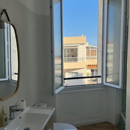 - Centre 3 Chambres 6 Personnes 4eme Etage Escalier - Sebastien Claire Hyeres