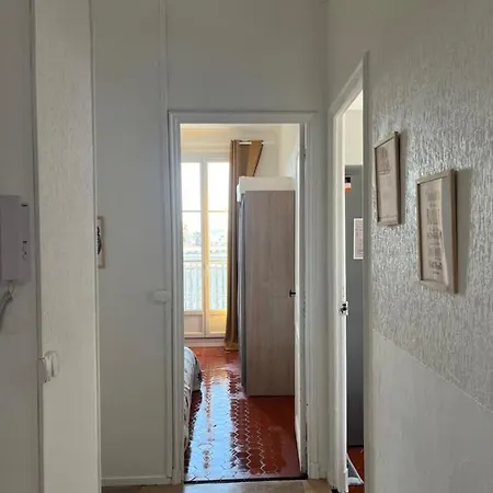 Apartment - Centre 3 Chambres 6 Personnes 4eme Etage Escalier - Sebastien Claire Hyeres