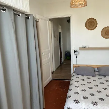 Apartment - Centre 3 Chambres 6 Personnes 4eme Etage Escalier - Sebastien Claire *