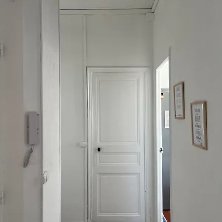 - Centre 3 Chambres 6 Personnes 4eme Etage Escalier - Sebastien Claire *