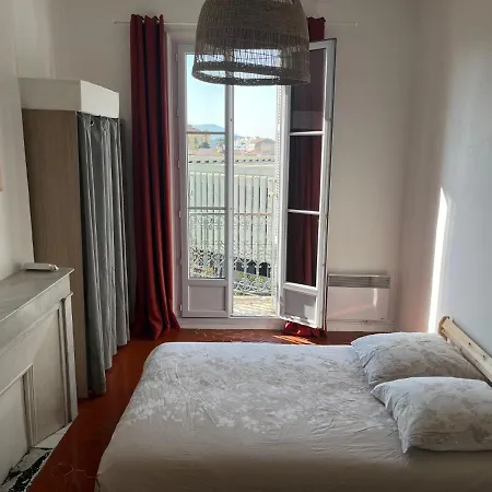 - Centre 3 Chambres 6 Personnes 4eme Etage Escalier - Sebastien Claire