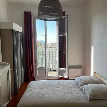 Apartment - Centre 3 Chambres 6 Personnes 4eme Etage Escalier - Sebastien Claire Hyeres