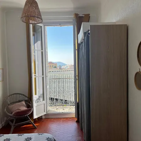 - Centre 3 Chambres 6 Personnes 4eme Etage Escalier - Sebastien Claire
