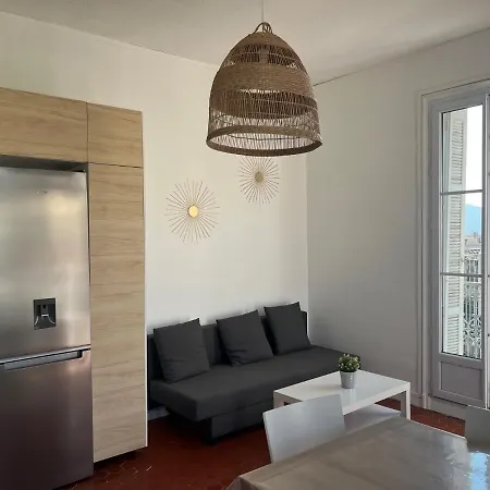 - Centre 3 Chambres 6 Personnes 4eme Etage Escalier - Sebastien Claire *