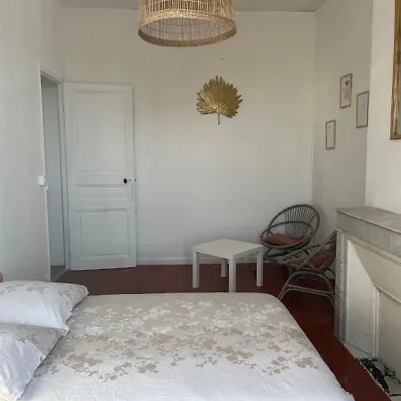 - Centre 3 Chambres 6 Personnes 4eme Etage Escalier - Sebastien Claire * Hyeres