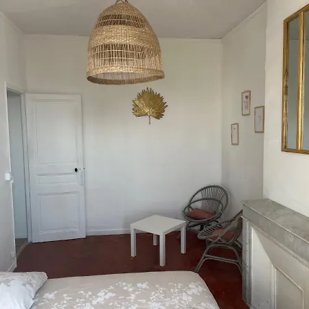 - Centre 3 Chambres 6 Personnes 4eme Etage Escalier - Sebastien Claire *