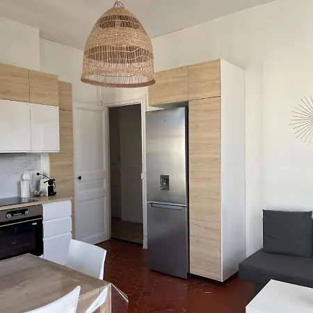 - Centre 3 Chambres 6 Personnes 4eme Etage Escalier - Sebastien Claire Hyeres