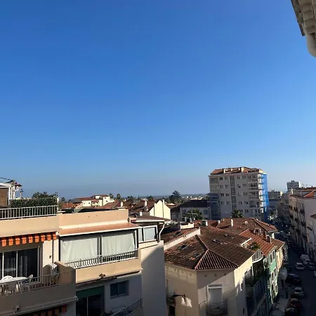 Apartment - Centre 3 Chambres 6 Personnes 4eme Etage Escalier - Sebastien Claire