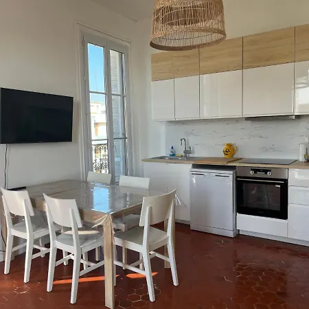 Apartment - Centre 3 Chambres 6 Personnes 4eme Etage Escalier - Sebastien Claire