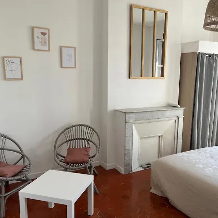 Apartment - Centre 3 Chambres 6 Personnes 4eme Etage Escalier - Sebastien Claire Hyeres